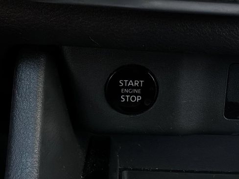 Used 2025 Nissan Rogue SV FWD image 29