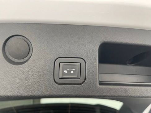 Used 2025 Chevrolet Equinox LT w/ Convenience Package II FWD image 45
