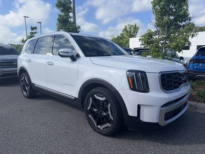 Used 2023 Kia Telluride S w/ S Sunroof Package