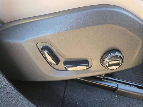 New 2026 Volvo XC90 B6 Plus w/ Protection Package Premier image 13