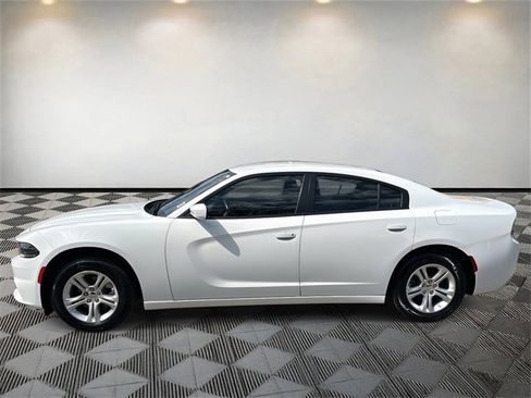 Used 2022 Dodge Charger SXT image 2