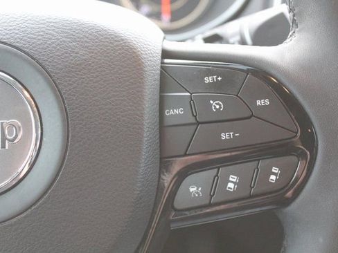 Used 2023 Jeep Cherokee Altitude Lux AWD/4WD image 24
