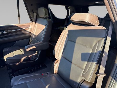 Used 2021 GMC Yukon Denali w/ Denali Premium Package image 6