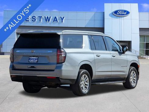 Used 2024 Chevrolet Suburban LT image 4