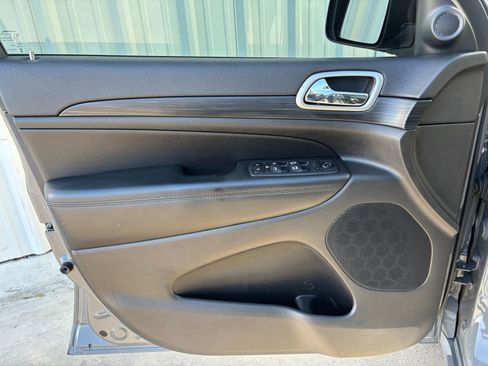 Used 2019 Jeep Grand Cherokee Altitude image 13