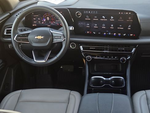 Used 2026 Chevrolet Traverse LT w/ Driver Confidence Package image 29