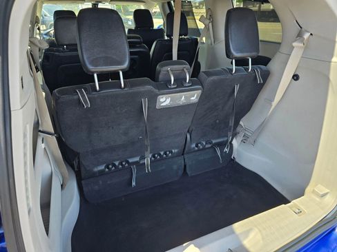 Used 2018 Chrysler Pacifica Touring-L FWD image 17