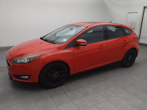 Used 2016 Ford Focus SE w/ Equipment Group 201A FWD image 2