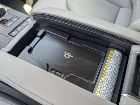 Used 2022 Toyota Highlander XLE FWD image 16