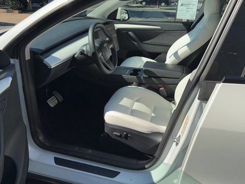 Used 2023 Tesla Model Y Performance AWD/4WD image 10