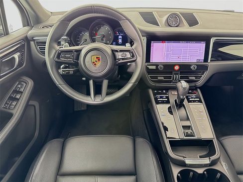 Certified 2025 Porsche Macan image 25