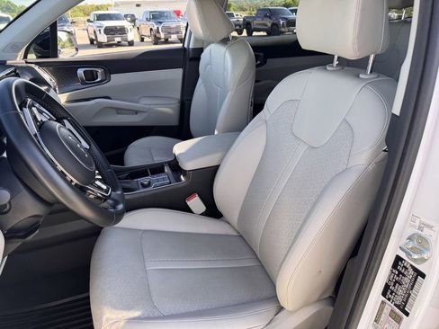 Used 2023 Kia Sorento S image 24