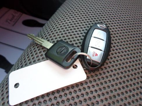 Used 2020 Nissan Frontier SV image 21