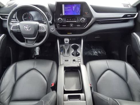 Used 2023 Toyota Highlander XLE FWD image 17