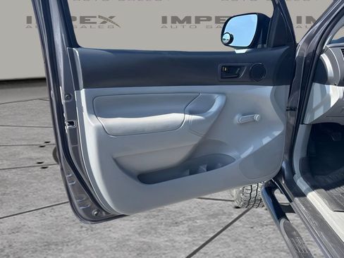Used 2012 Toyota Tacoma 4x4 Regular Cab image 17