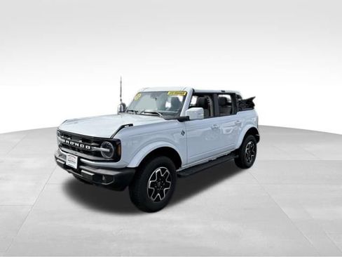 Used 2022 Ford Bronco Outer Banks image 2