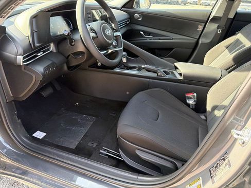 New 2026 Hyundai Elantra SE image 9