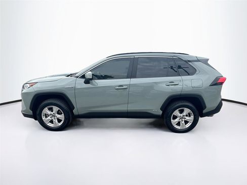 Used 2021 Toyota RAV4 XLE image 4