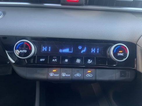 Used 2023 Hyundai Elantra SEL image 28