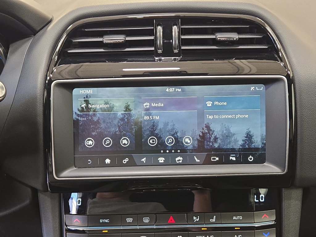 Used 2020 Jaguar F-PACE Premium AWD/4WD image 17