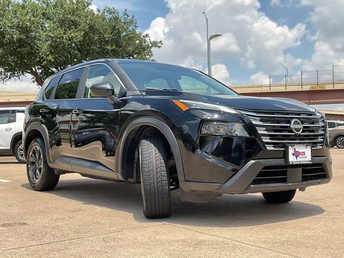 Used 2025 Nissan Rogue SV FWD image 3