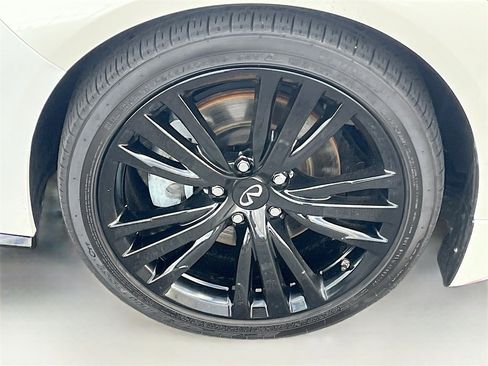 Used 2024 INFINITI Q50 Sensory image 32