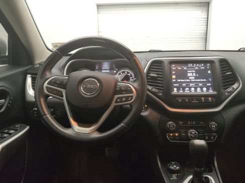 Used 2017 Jeep Cherokee Overland w/ Technology Group AWD/4WD image 22