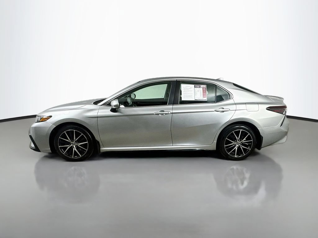 Used 2023 Toyota Camry SE FWD image 5