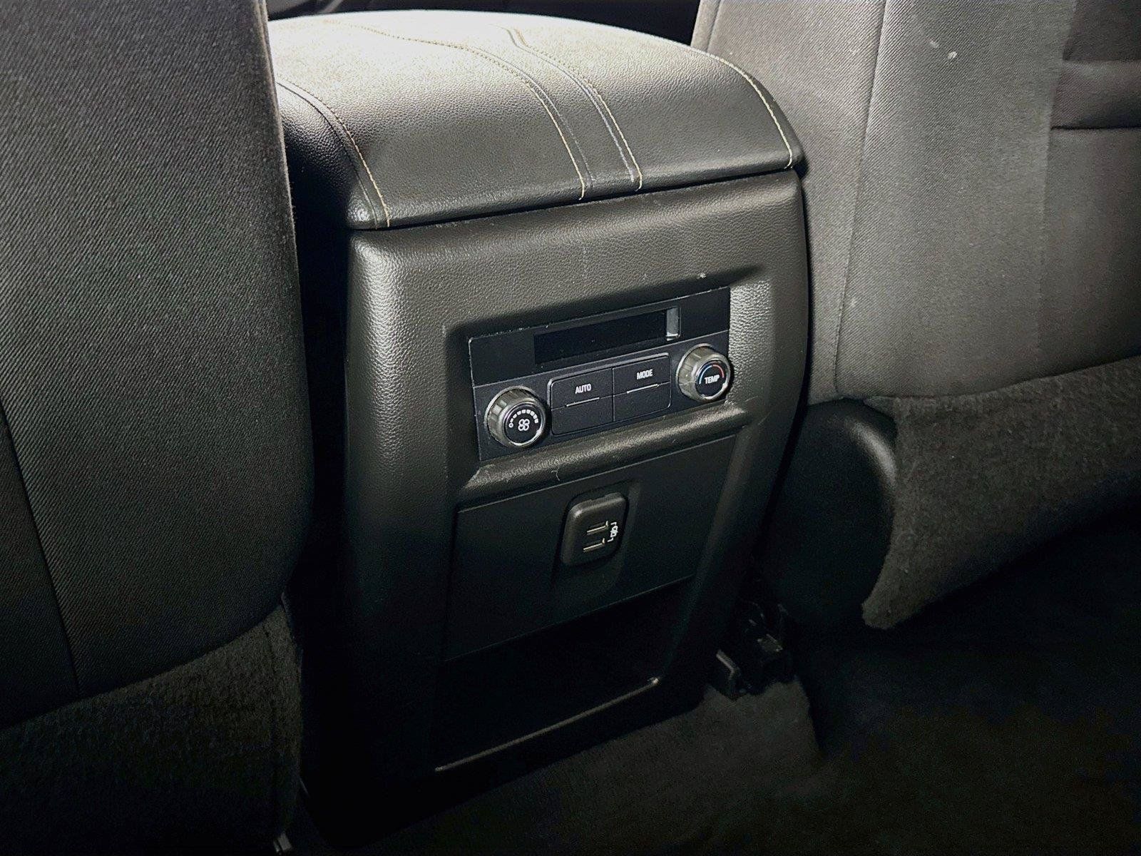Used 2021 Chevrolet Traverse LT FWD image 33