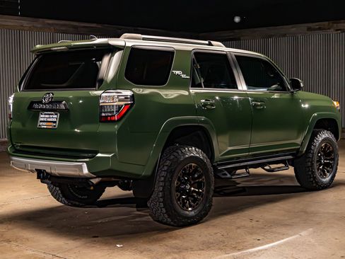 Used 2022 Toyota 4Runner TRD Off-Road Premium w/ Moonroof Package AWD/4WD image 9