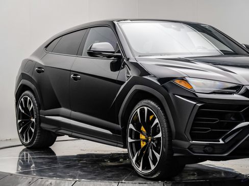 Used 2022 Lamborghini Urus AWD/4WD image 25