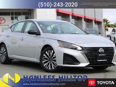 Used 2024 Nissan Altima 2.5 SV