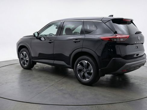 Used 2025 Nissan Rogue SV image 6