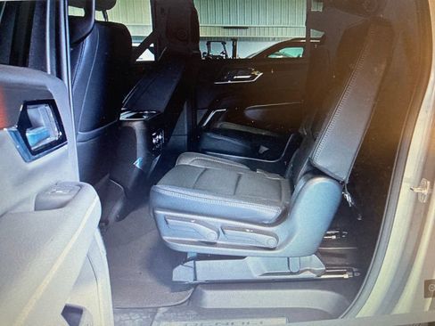 Used 2025 GMC Yukon XL Denali AWD/4WD image 6