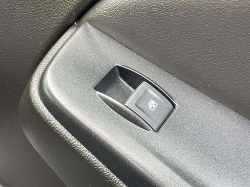 Used 2019 GMC Yukon XL SLT w/ HD Trailering Package image 11