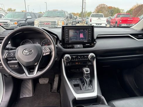 Used 2020 Toyota RAV4 XLE Premium image 12