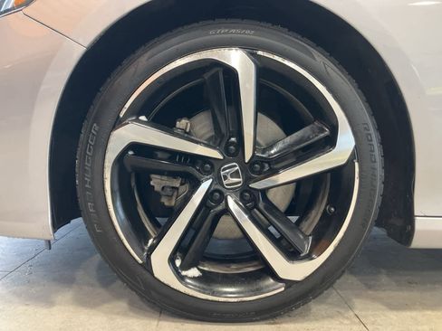 Used 2019 Honda Accord Sport image 9