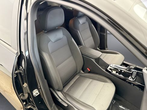 Used 2024 Chevrolet Trax LT image 18