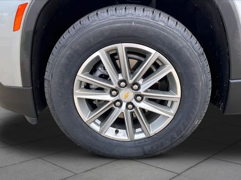 Used 2023 Chevrolet Traverse LT FWD image 11