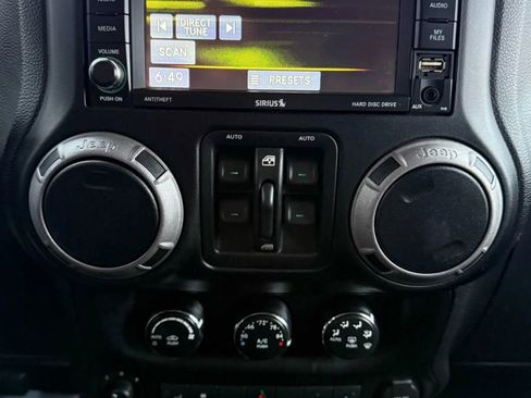 Used 2013 Jeep Wrangler Unlimited Sahara image 26