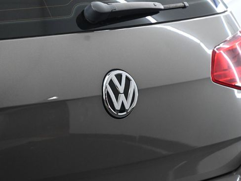 Used 2017 Volkswagen Golf R 4-Door AWD/4WD image 16