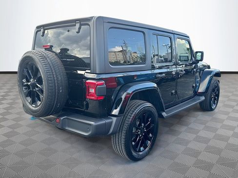 Used 2022 Jeep Wrangler Unlimited Sahara w/ Cold Weather Group AWD/4WD image 6