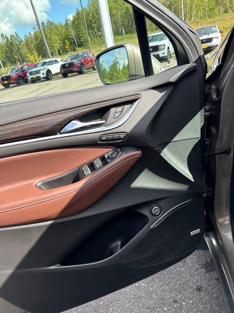 Used 2020 Buick Enclave Avenir w/ Avenir Technology Package AWD/4WD image 29