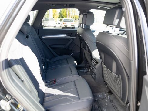 Used 2025 Audi Q5 2.0T Premium w/ Convenience Plus Package image 9