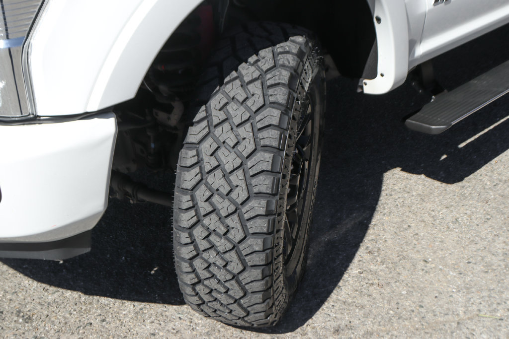 Used 2022 Ford F350 Lariat w/ Tremor Off-Road Package AWD/4WD image 18