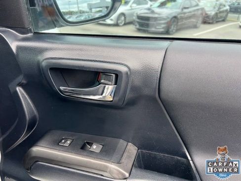 Used 2019 Toyota Tacoma TRD Sport image 42