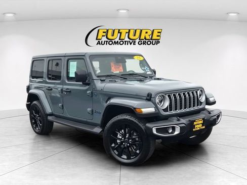 Used 2025 Jeep Wrangler Unlimited Sahara AWD/4WD image 1
