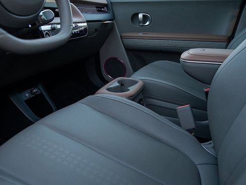 Used 2024 Hyundai Ioniq 5 Limited image 23