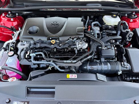 Used 2025 Toyota Camry SE w/ Convenience Package FWD image 8