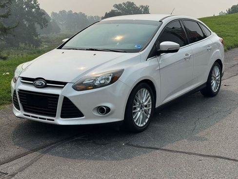 Used 2014 Ford Focus Titanium FWD image 2